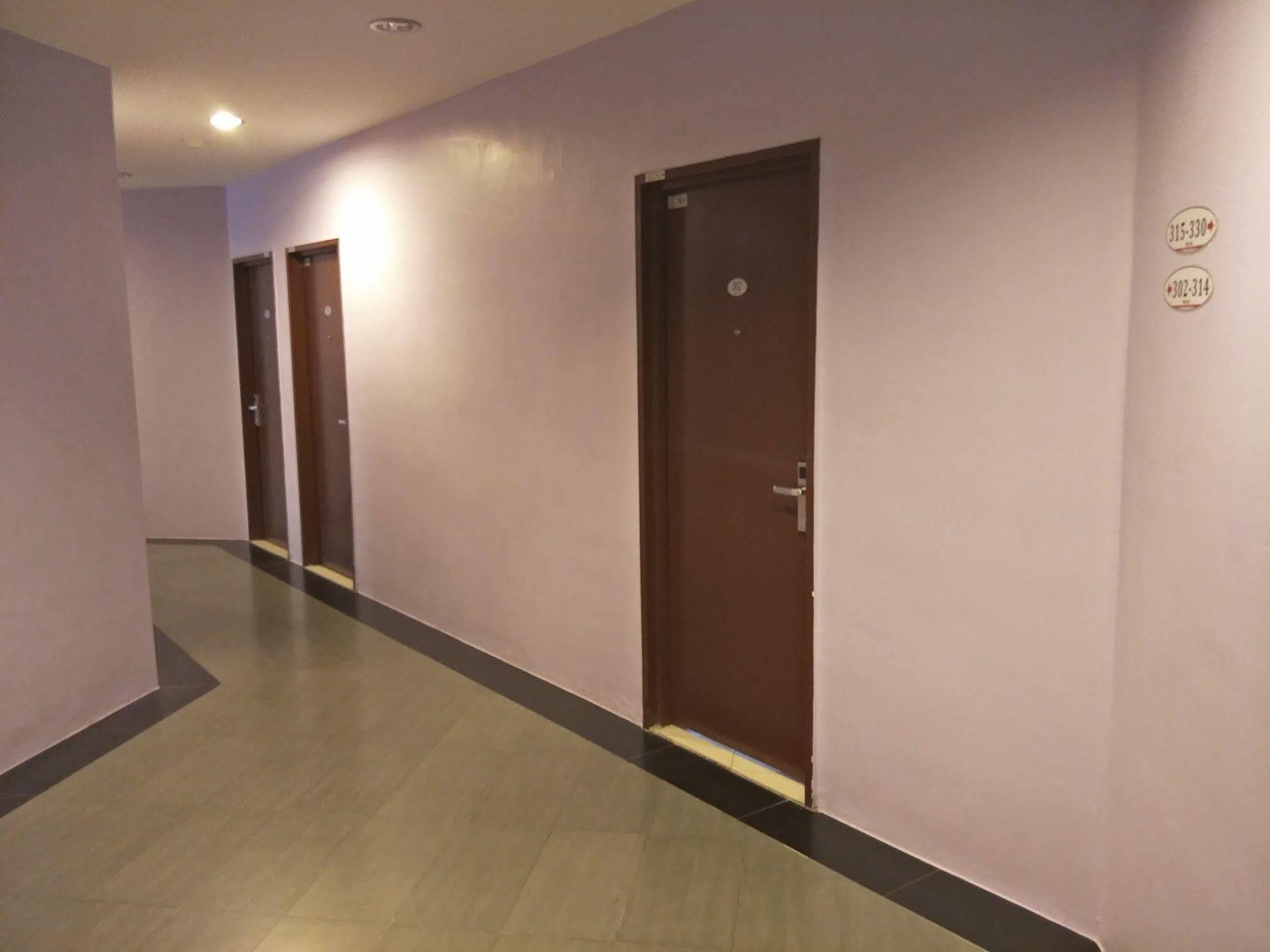 Bary Inn, Klia & Klia2 - 24 Hours Free Airport Pick-Up Сепанг Экстерьер фото
